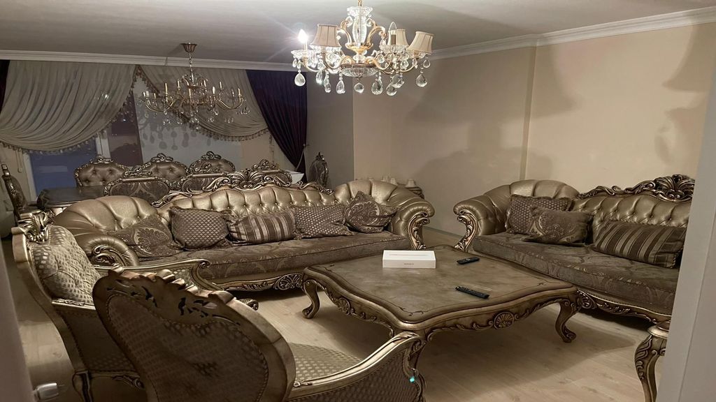 Zuhuratbaba İkinci El Eşya Alanlar